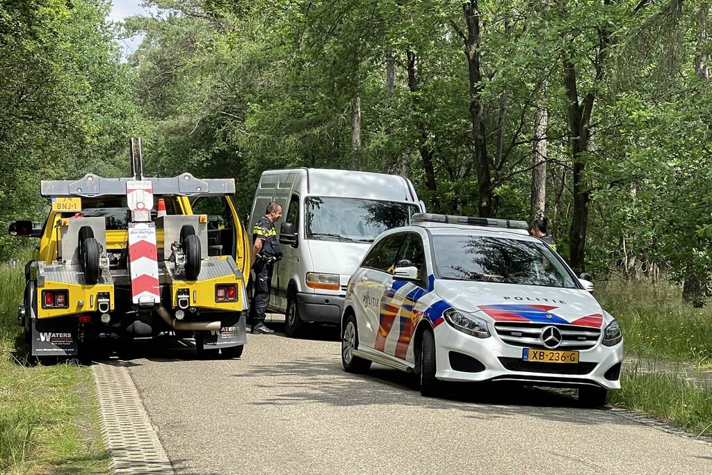 Persoon aangehouden en twee slaan op de vlucht