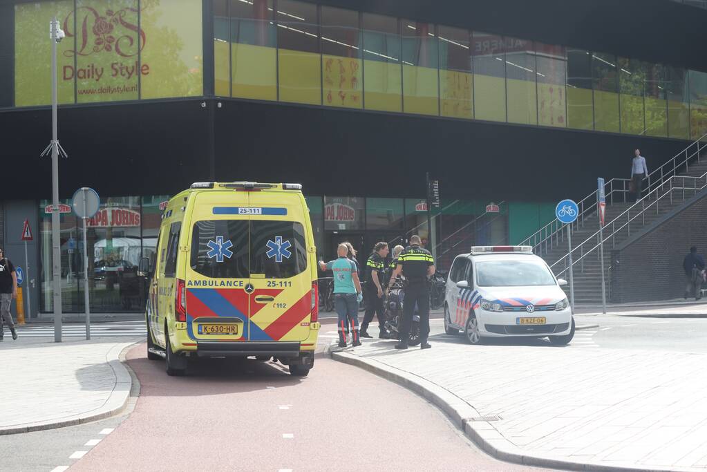 Persoon gewond bij aanrijding op oversteek