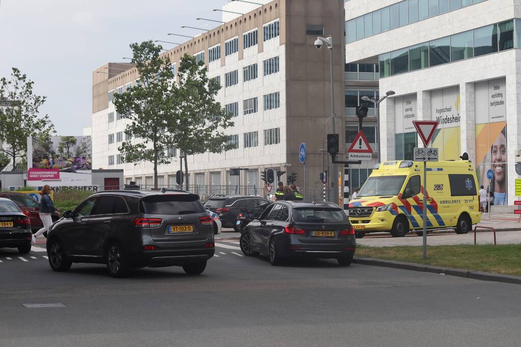 Persoon gewond bij aanrijding op oversteek