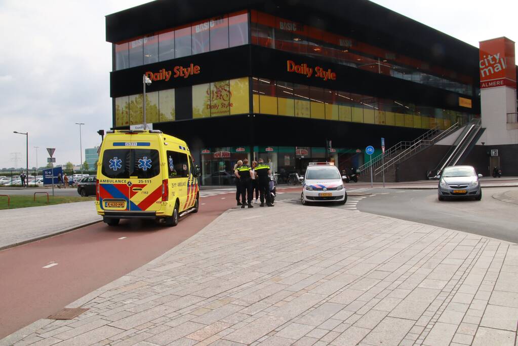 Persoon gewond bij aanrijding op oversteek