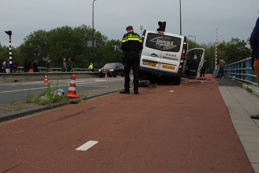 Ravage na ongeval met bestelbus