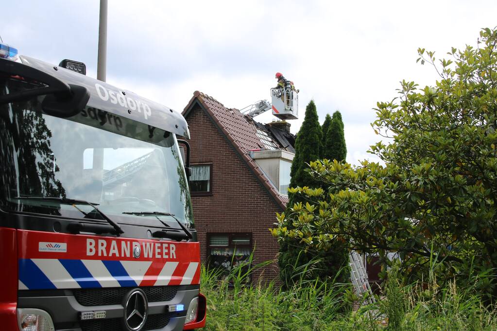 Flinke schade aan dak na woningbrand