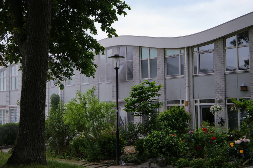 Veel rook bij brand in woning