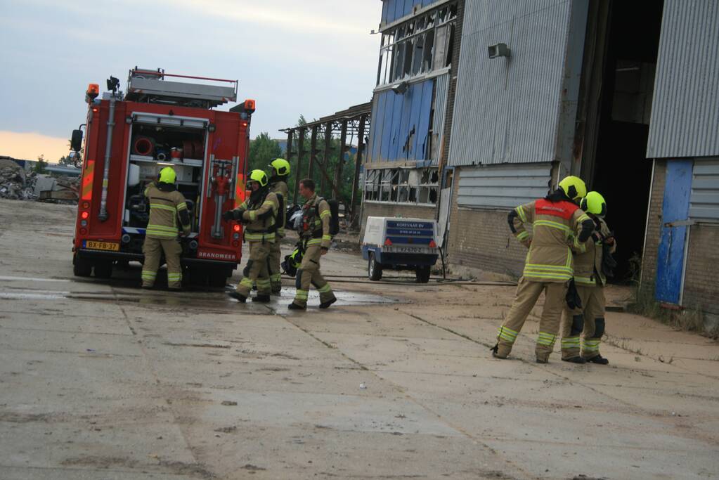 Zaagsel in brand in leegstaande loods