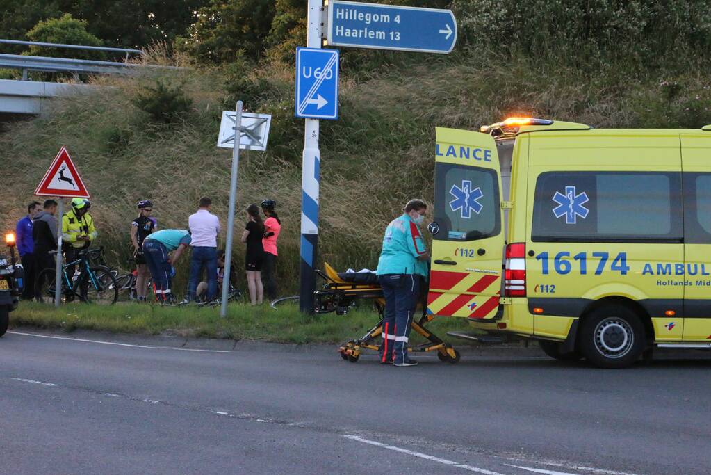 Wielrenners botsen op fietspad