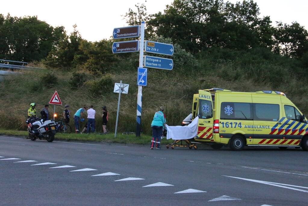 Wielrenners botsen op fietspad