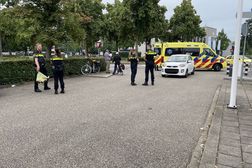 Fietsster gewond bij botsing met auto