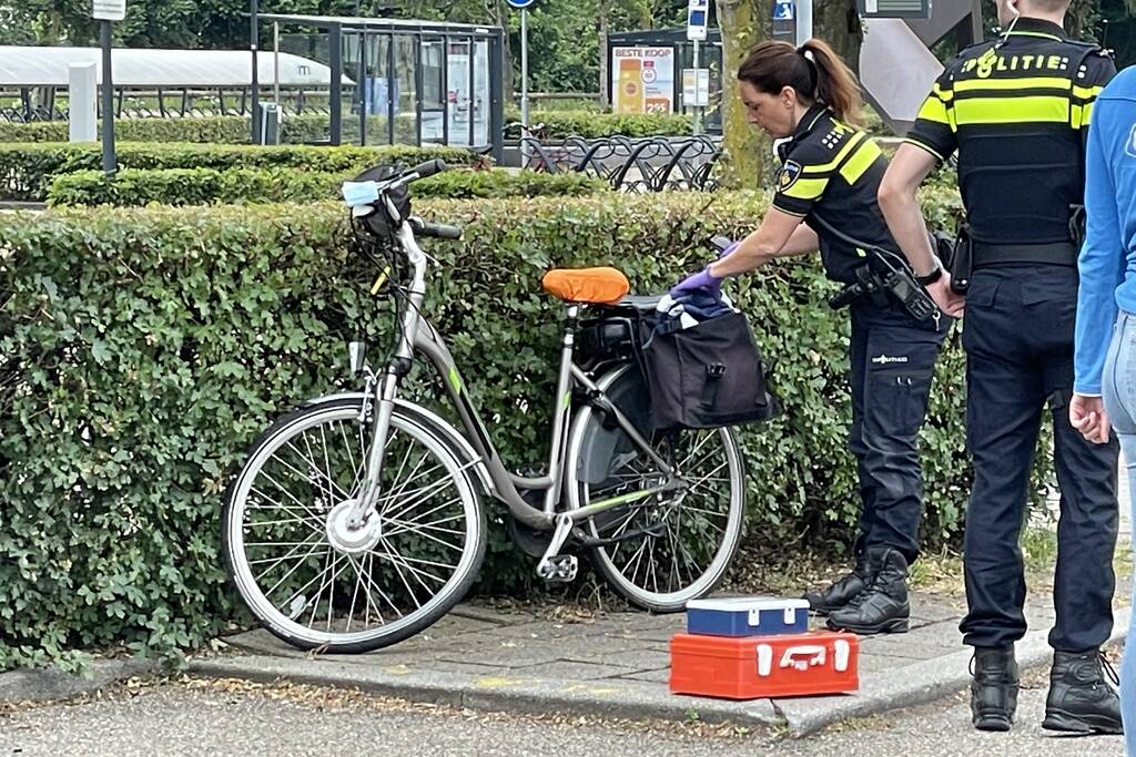 Fietsster gewond bij botsing met auto