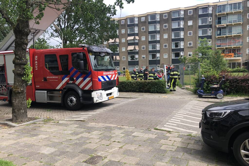 Vrouw uit scootmobiel gevallen
