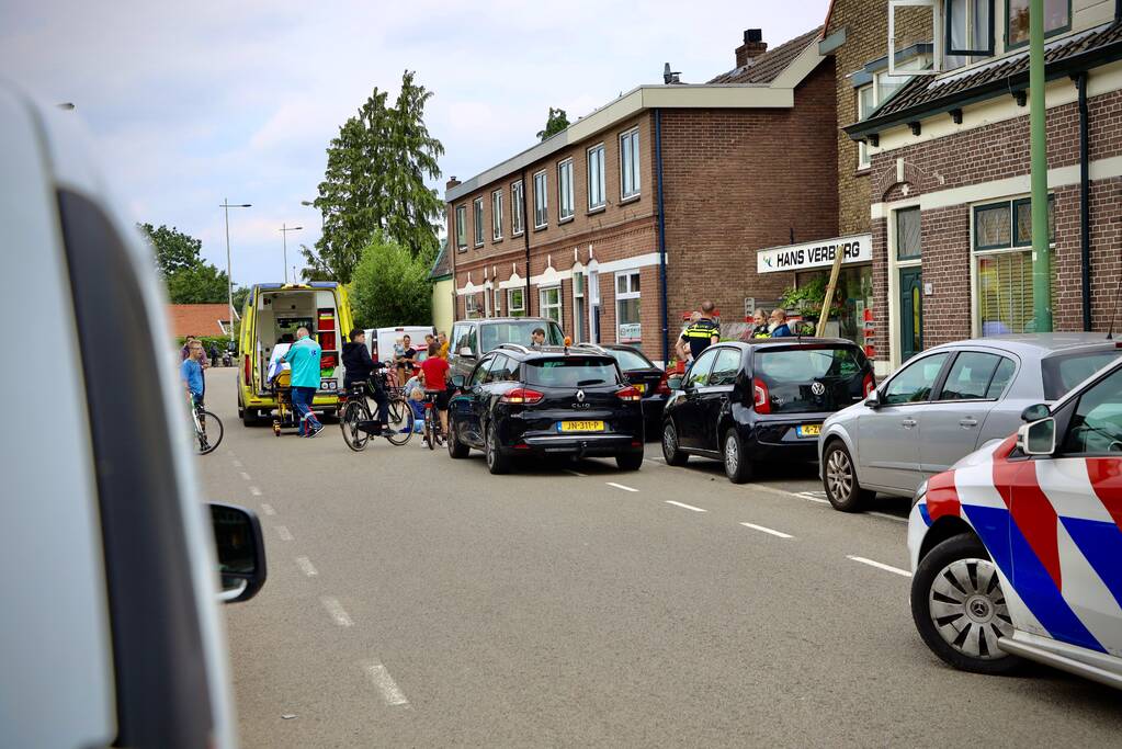 Fietser gewond bij botsing met autoportier