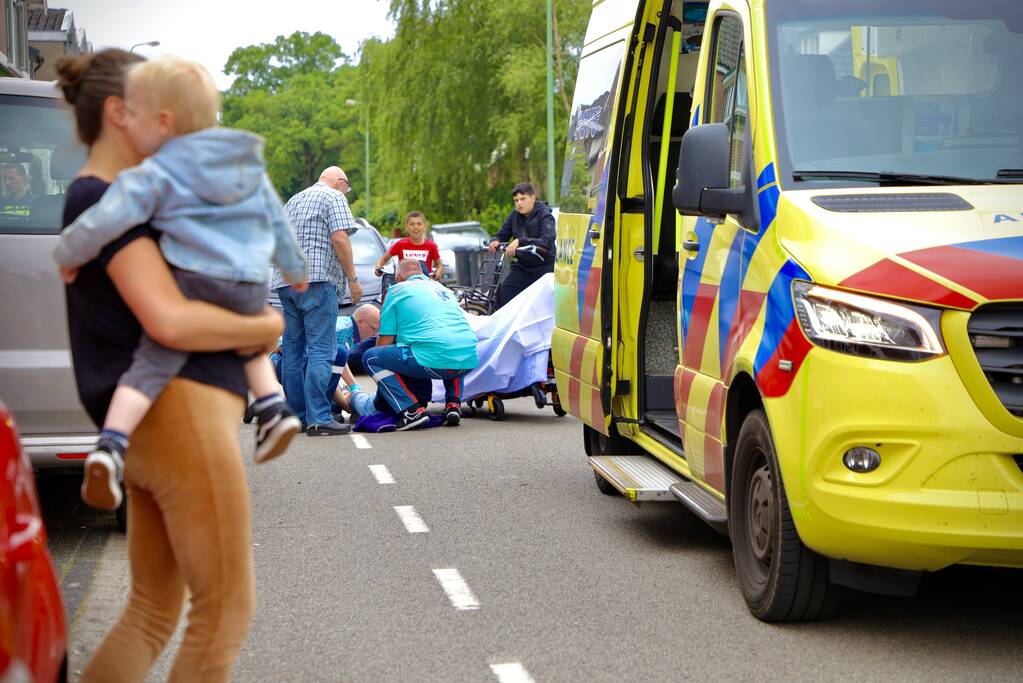 Fietser gewond bij botsing met autoportier