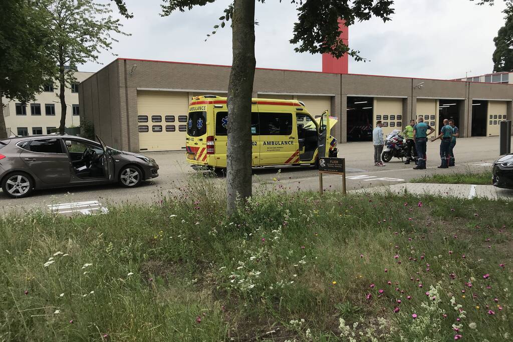 Ambulance betrokken bij botsing