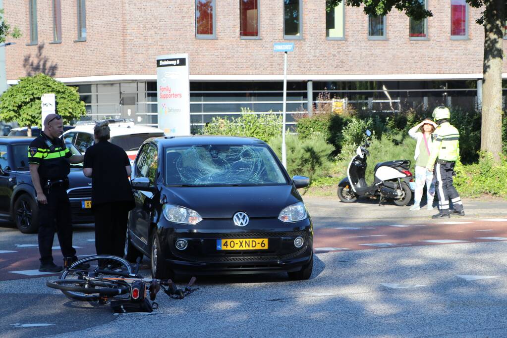 Fietser gewond bij aanrijding met auto