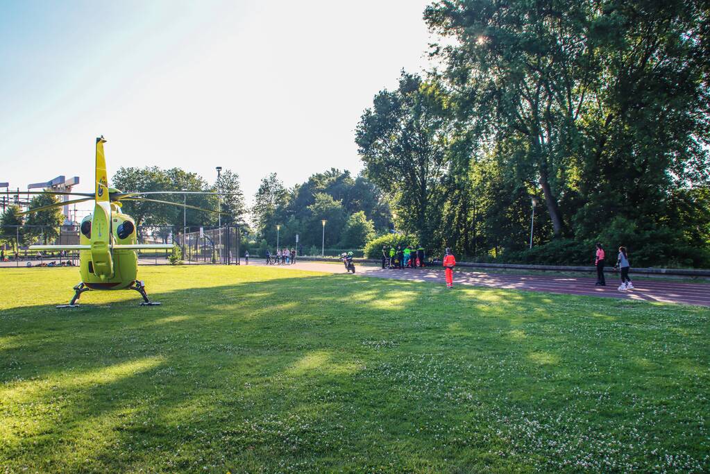 Persoon zwaargewond bij incident op atletiekbaan