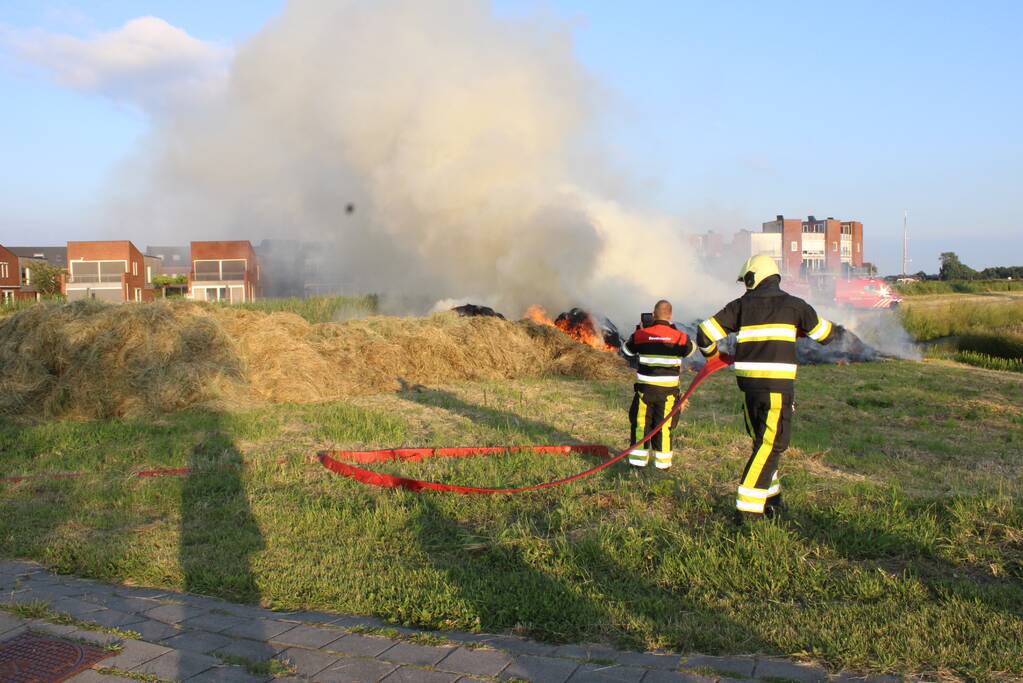Veel rook bij brand in berg gras