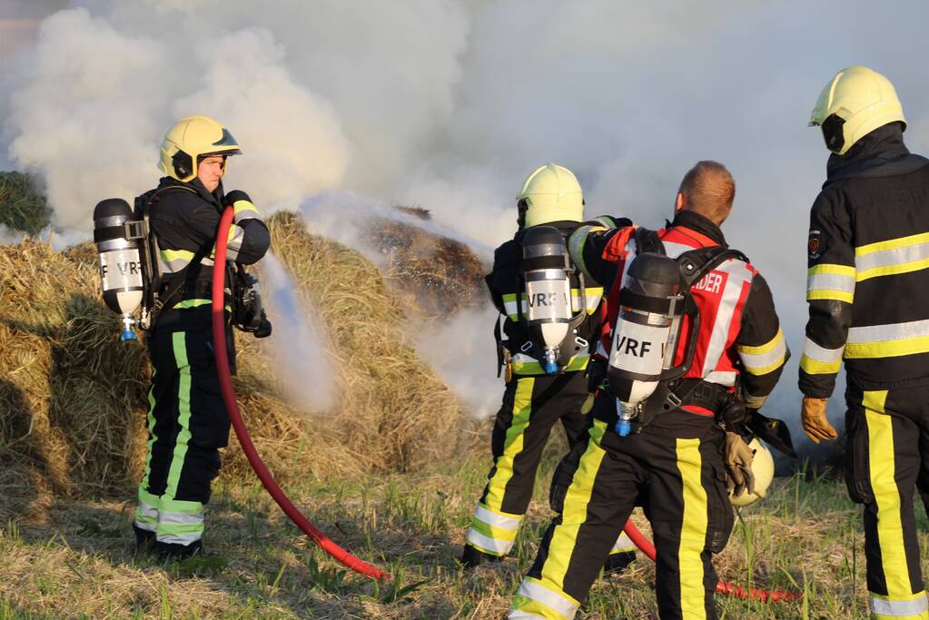 Veel rook bij brand in berg gras