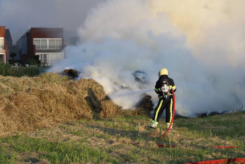 Veel rook bij brand in berg gras
