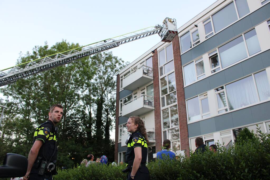 Flat deels ontruimd door brandlucht