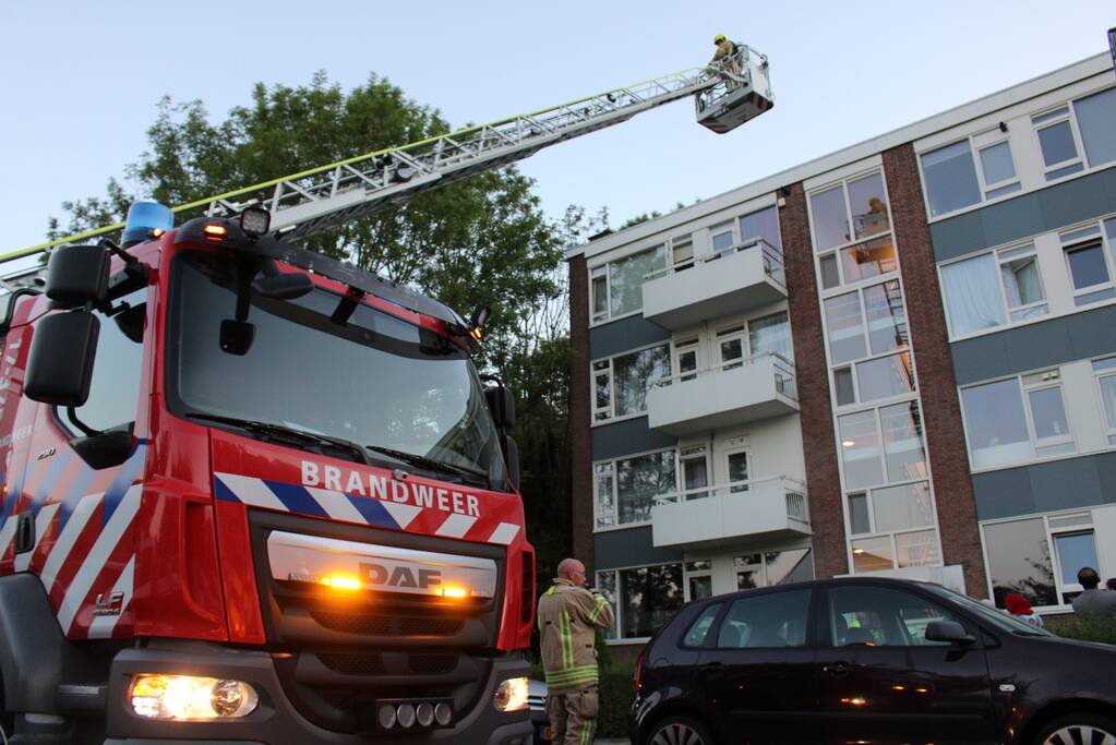 Flat deels ontruimd door brandlucht