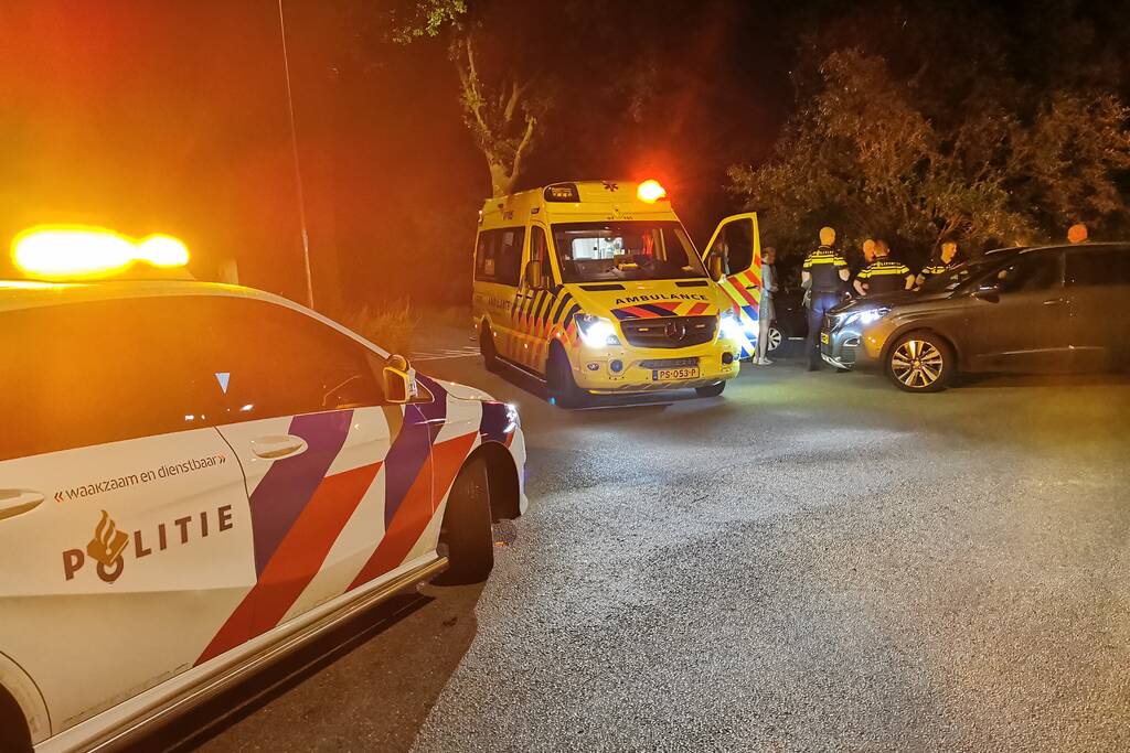 Auto belandt in greppel hulpdiensten groots ingezet