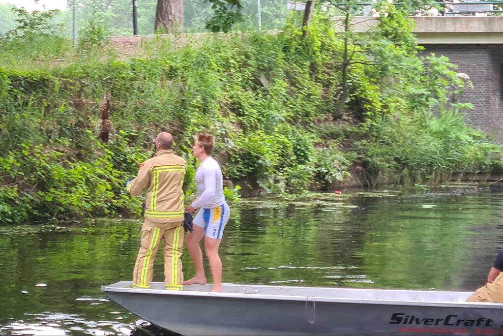 Brandweer bevrijdt vastzittende uil uit benarde positie