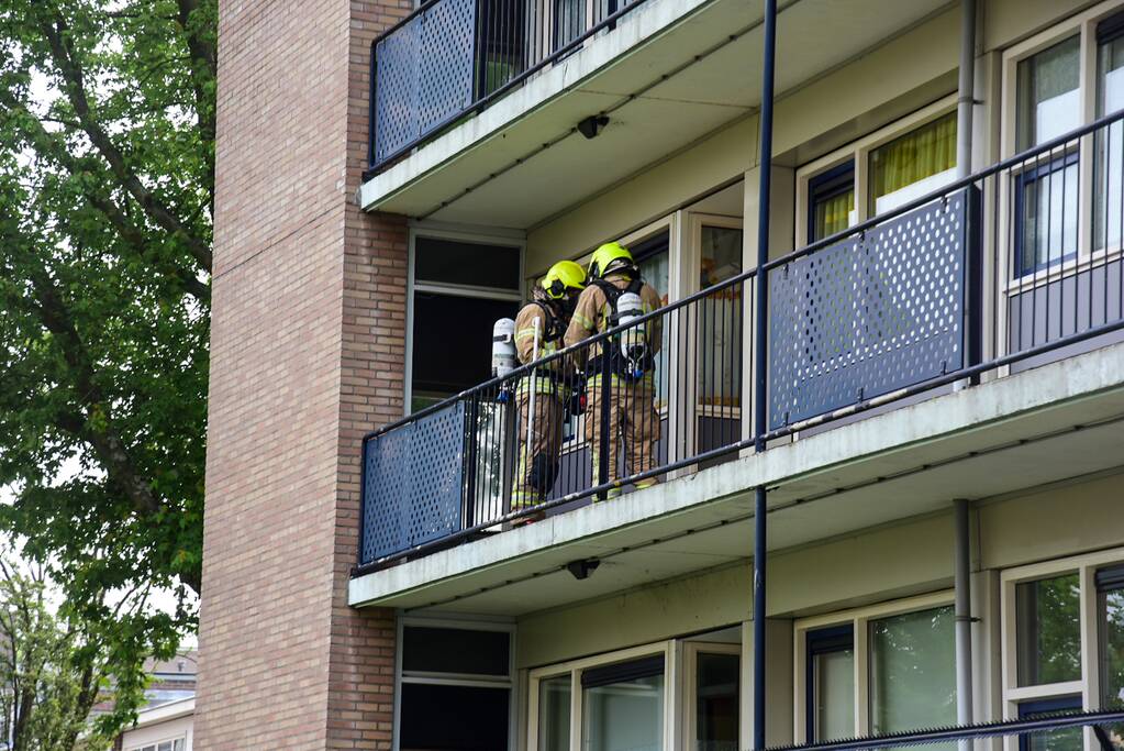 Bank in kelderruimte in brand gevlogen