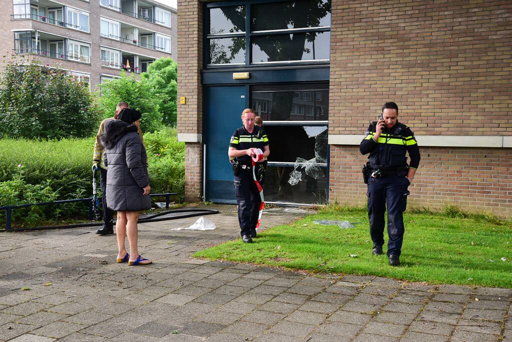 Bank in kelderruimte in brand gevlogen