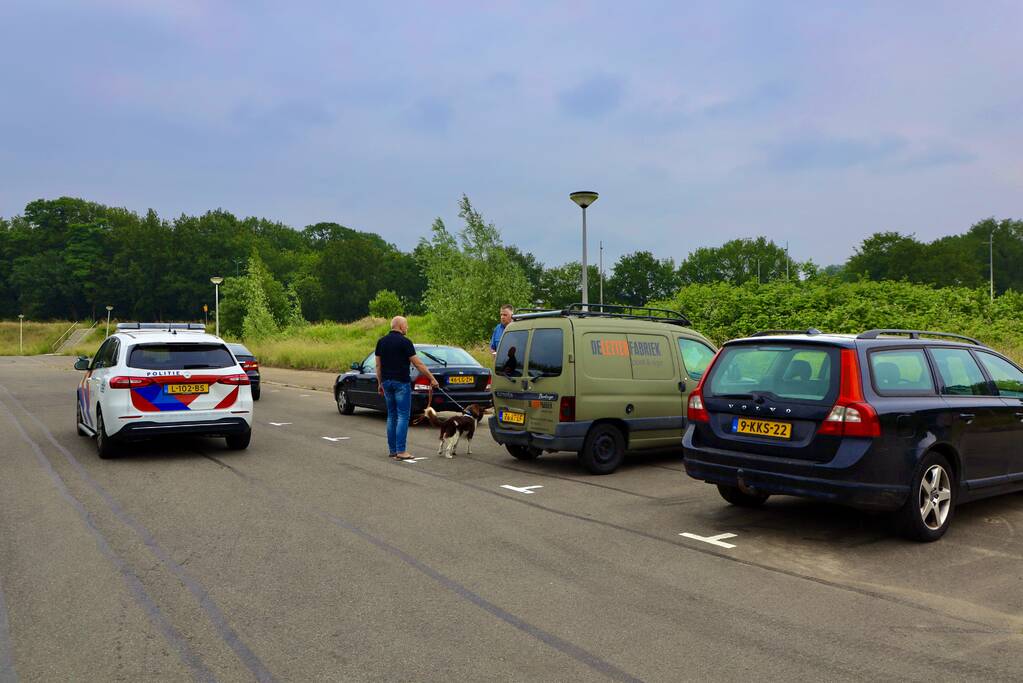 Auto botst achterop bestelwagen