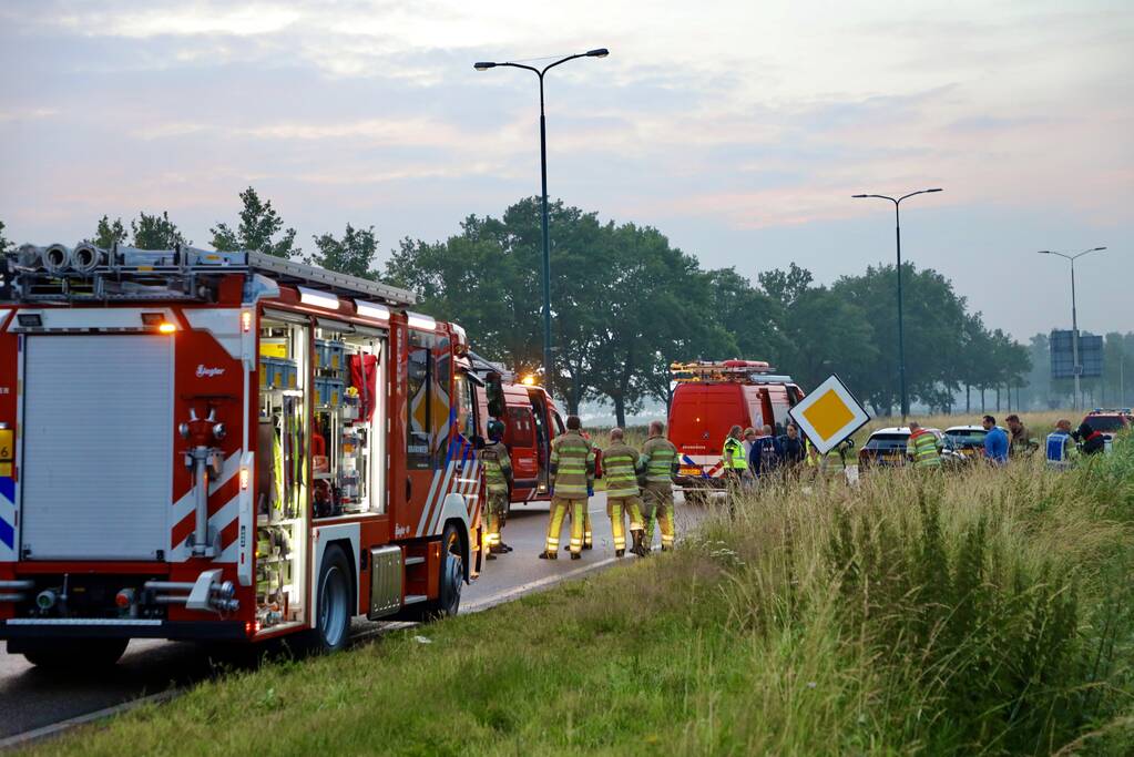 Persoon gered uit te water geraakte auto