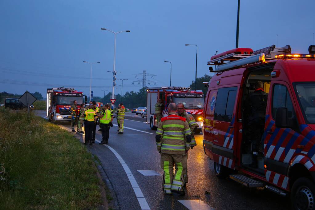 Persoon gered uit te water geraakte auto