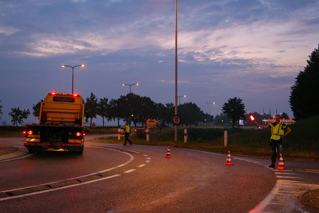 Persoon gered uit te water geraakte auto