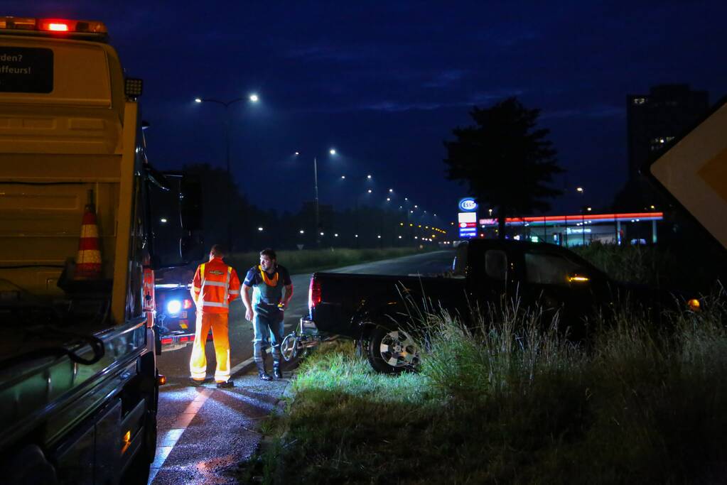 Persoon gered uit te water geraakte auto