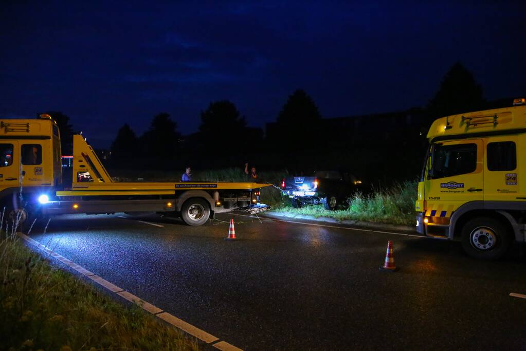 Persoon gered uit te water geraakte auto