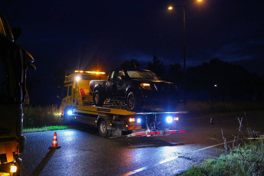 Persoon gered uit te water geraakte auto