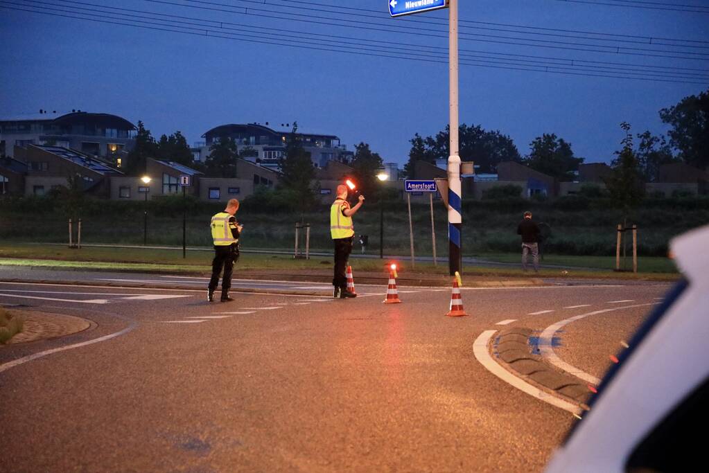 Persoon gered uit te water geraakte auto