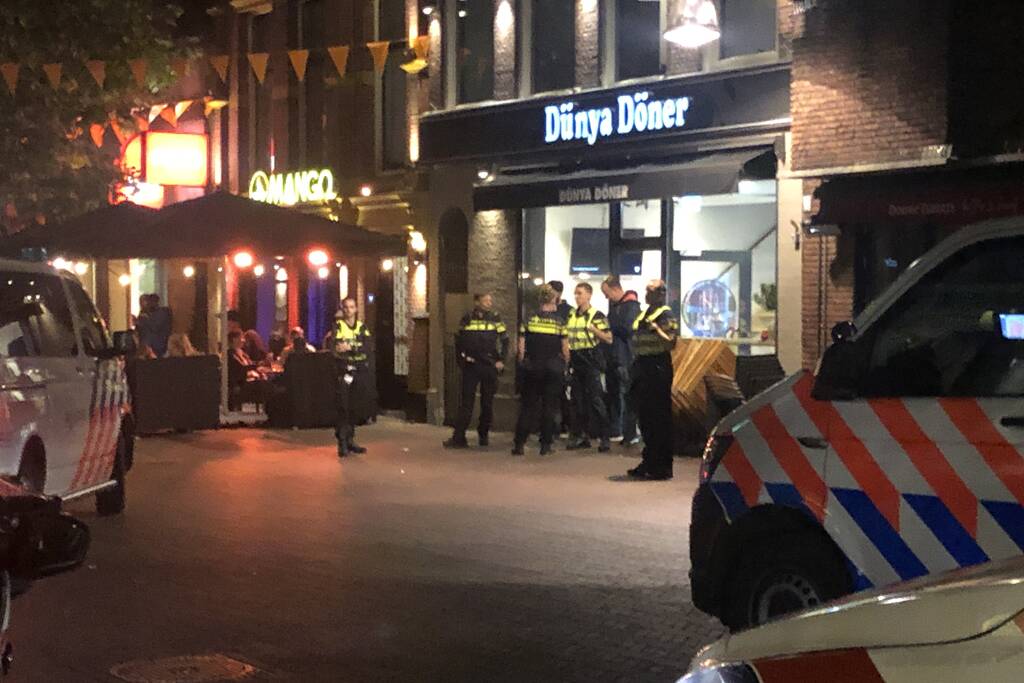 Politie houdt toezicht door ongeregeldheden