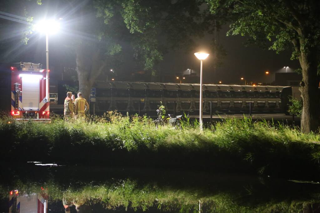Fietser belandt in water en raakt gewond
