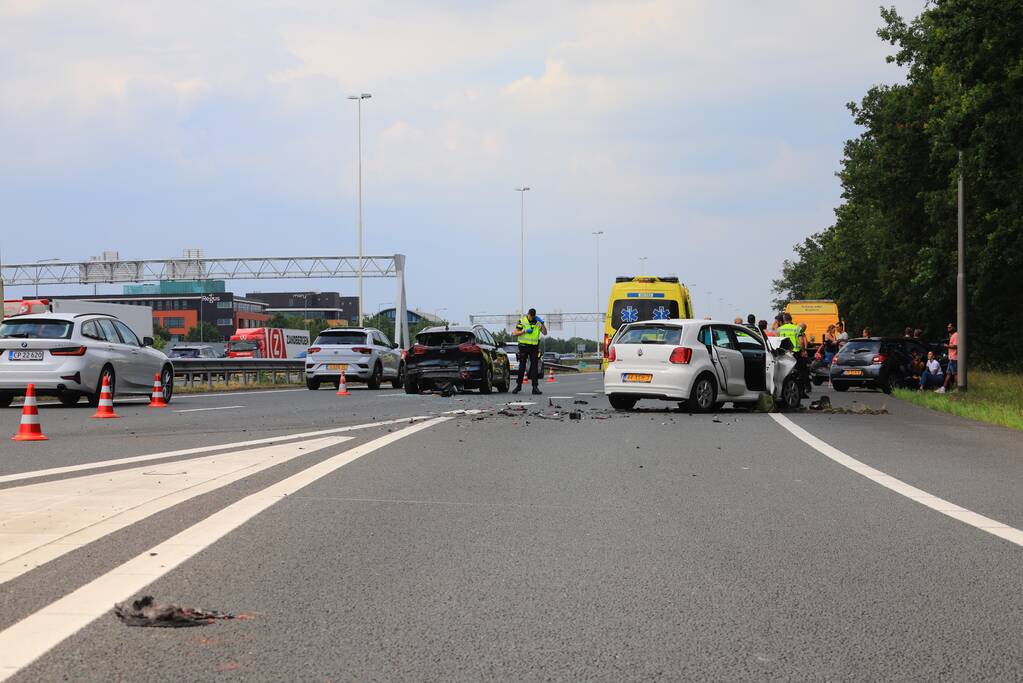 Meerdere voertuigen betrokken bij kop-staart botsing