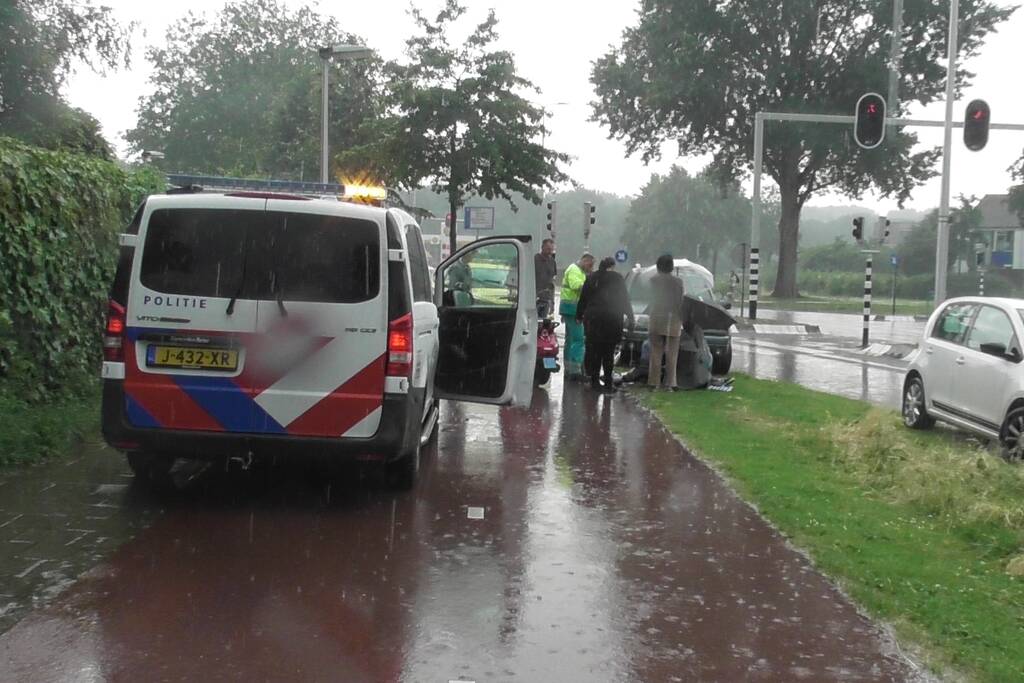 Scooters botsen op fietspad