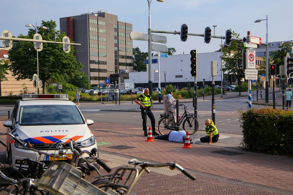 E-biker gaat onderuit en raakt gewond