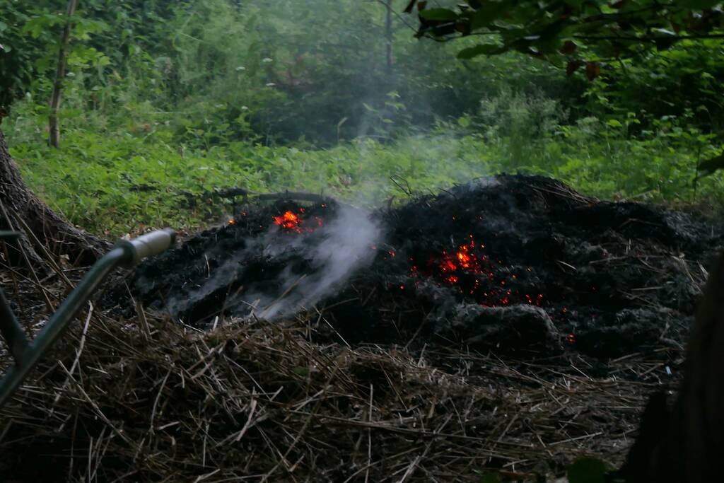 Politiehelikopter ontdekt brand in bosgebied