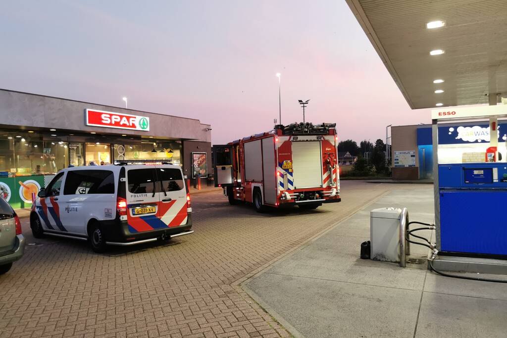 Rookgenerator gaat af bij Esso-tankstation