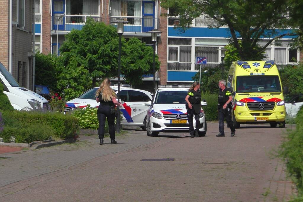 Buurtbewoners moeten binnen blijven na melding van schietpartij