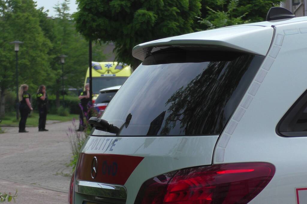 Buurtbewoners moeten binnen blijven na melding van schietpartij