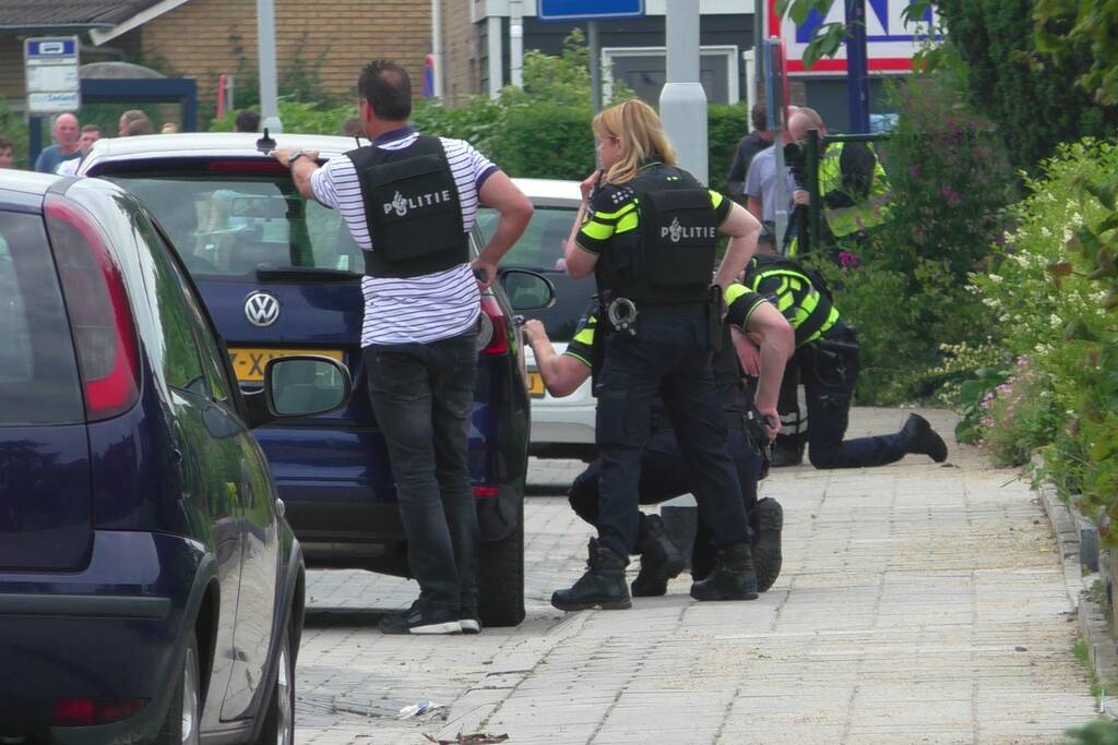 Buurtbewoners moeten binnen blijven na melding van schietpartij