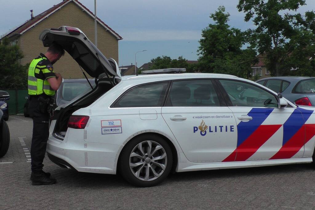 Buurtbewoners moeten binnen blijven na melding van schietpartij