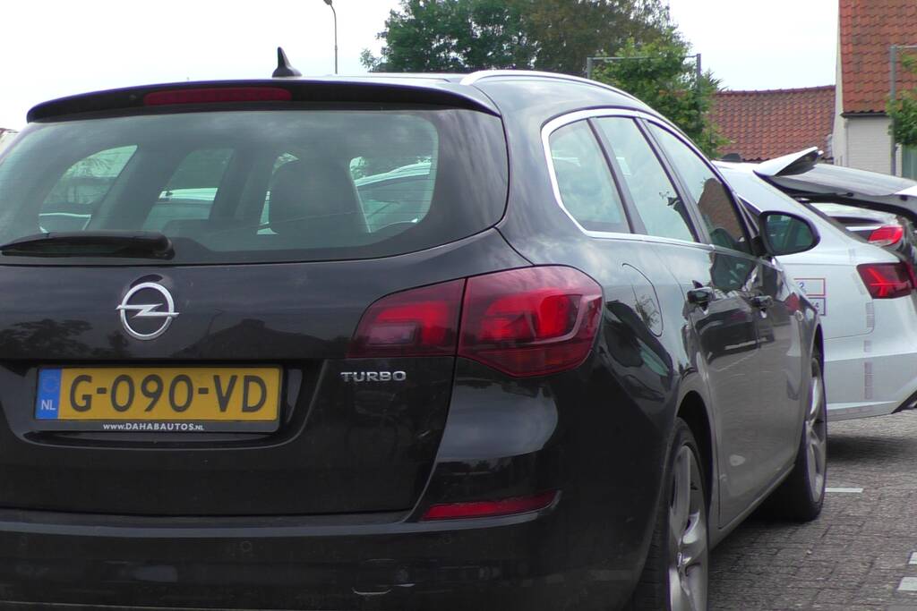 Buurtbewoners moeten binnen blijven na melding van schietpartij