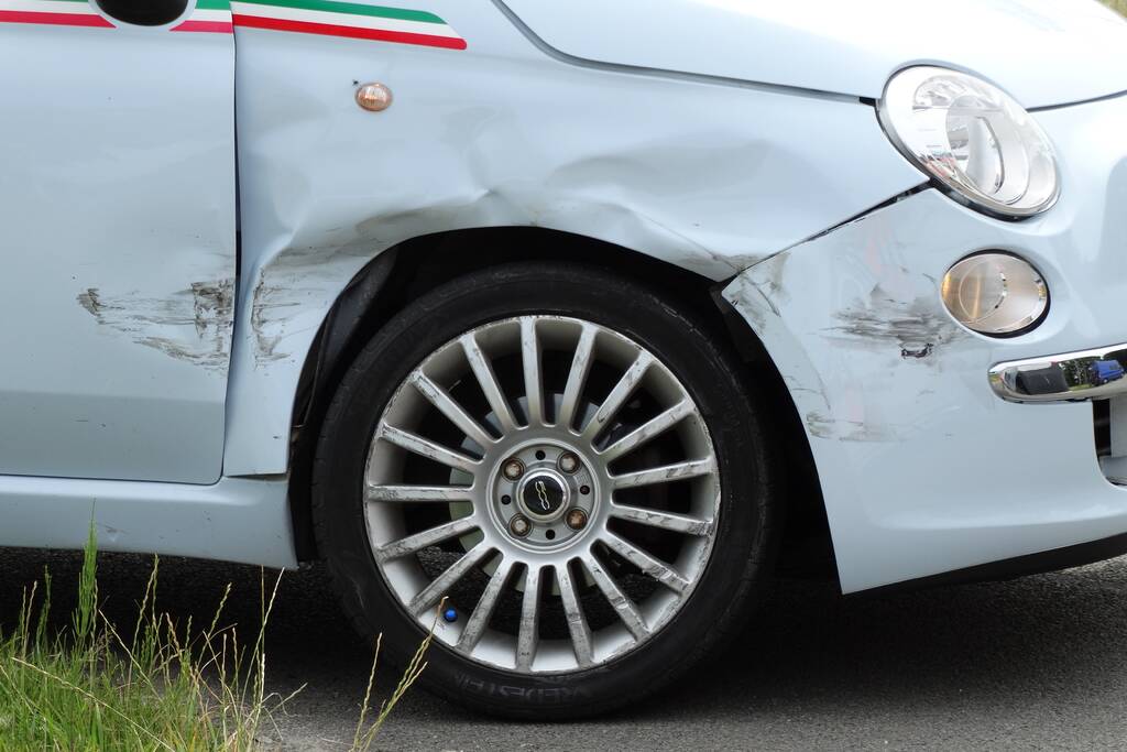 Flinke schade bij aanrijding op kruising