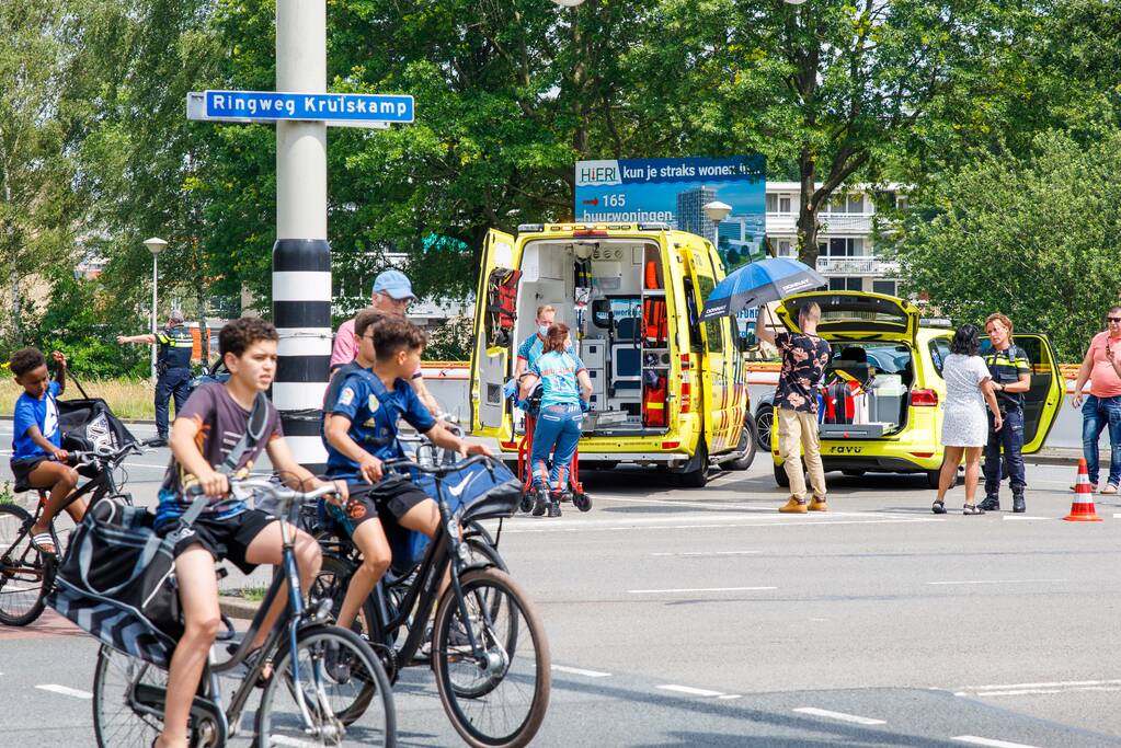 Motorrijder ernstig gewond automobilist rijdt door