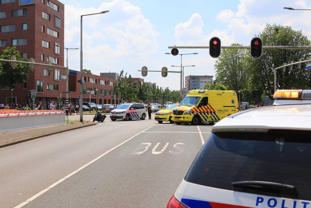 Motorrijder ernstig gewond automobilist rijdt door